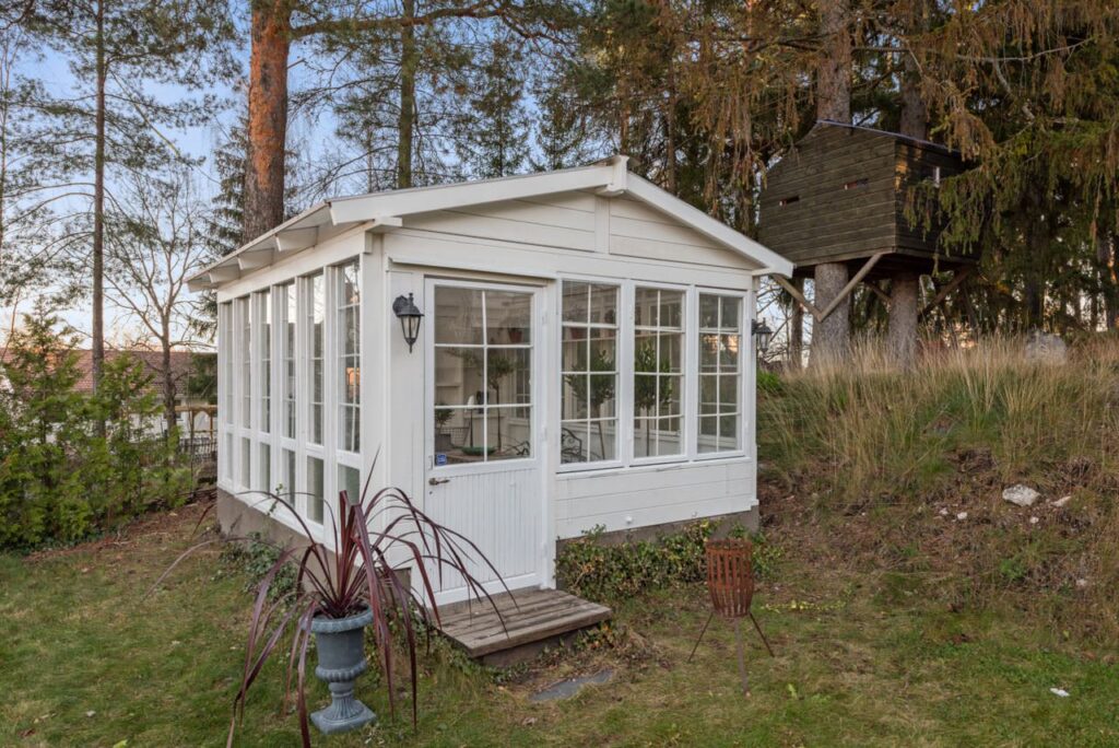 Takomläggning Takpapp Attefallshus. Värmdö Djurö